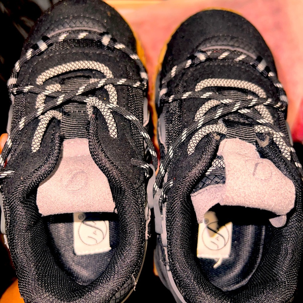 Toddler sneakers black and grey